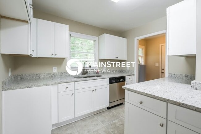 Building Photo - 3 Bedroom Pet-Friendly Home in Marietta, GA with Main Street Renewal