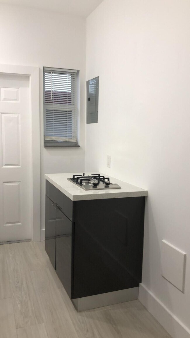 Building Photo - 6910 Byron Ave