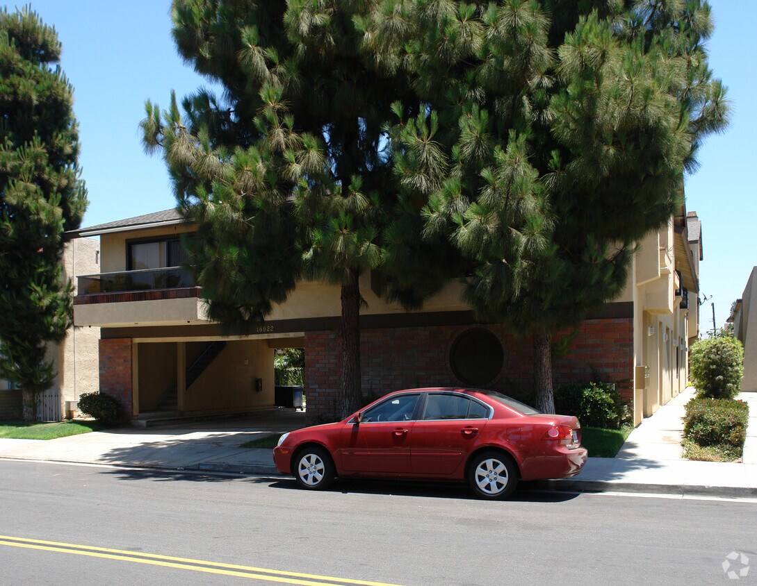 Primary Photo - 16922 Lynn St