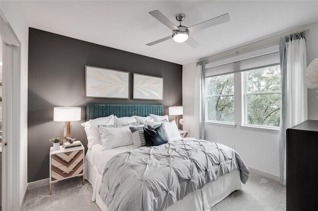 Foto del edificio - 3636 W Dallas St