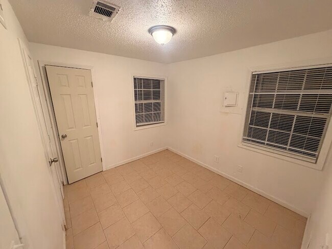 Foto del edificio - 4404 Lillian Hwy