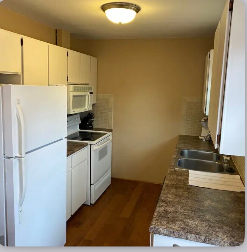 Foto principal - 910 S Doreen St