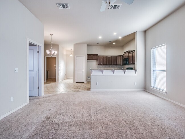 Foto del edificio - 4 Bedrooms/2 Baths/3Car - Deer Creek Schools - Gated Community of North Roselake Villas