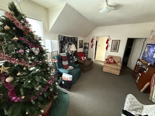 Building Photo - 514 Niagara St