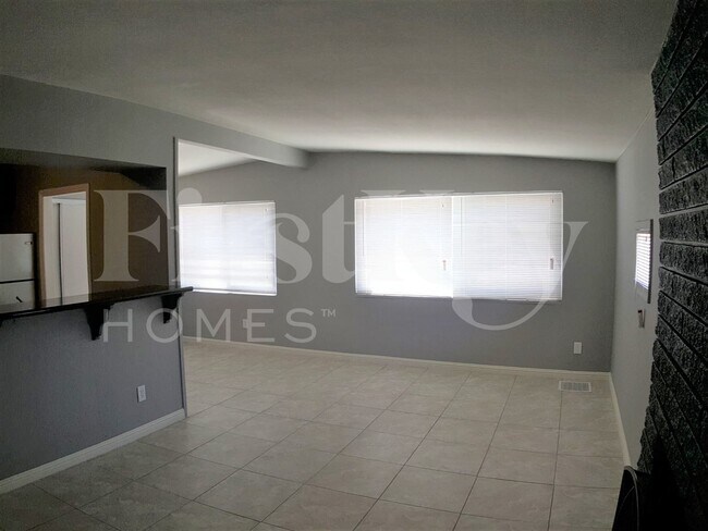 Foto del edificio - 332 Wisteria Ave