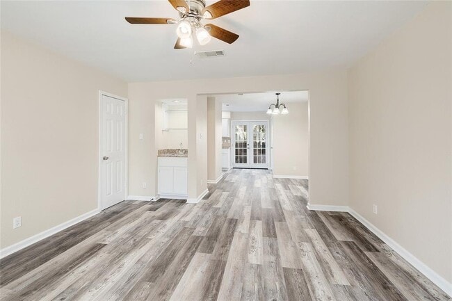 Foto del edificio - 8402-8404 Fathom Cir