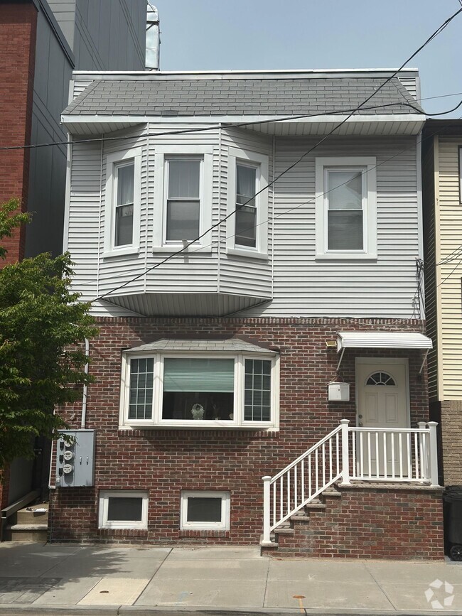 Building Photo - 265 Cambridge Ave