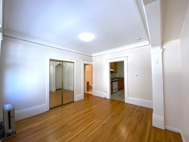 Building Photo - 1523 Sacramento St