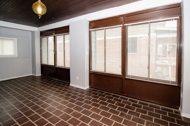 Foto del edificio - 11015 Wade Park Ave