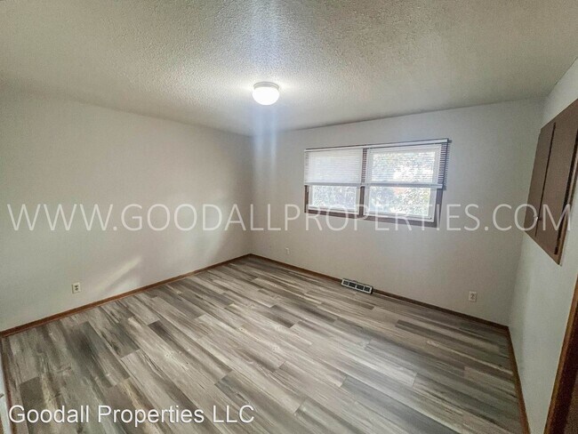 Foto del edificio - 2 br, 1 bath House - 502 SE Magazine Rd