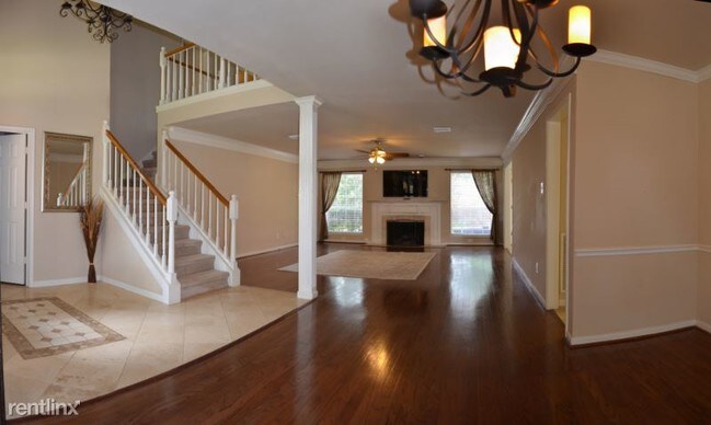 Building Photo - 4 br, 2.5 bath House - 820 Tartan Trail