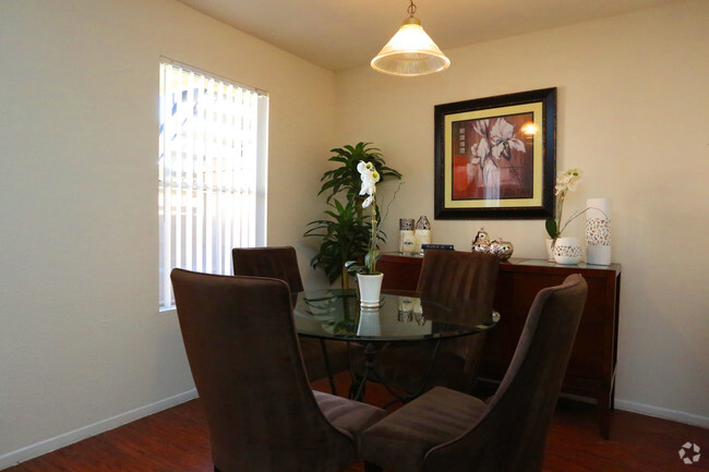 Dining Area - Brays Oaks Village