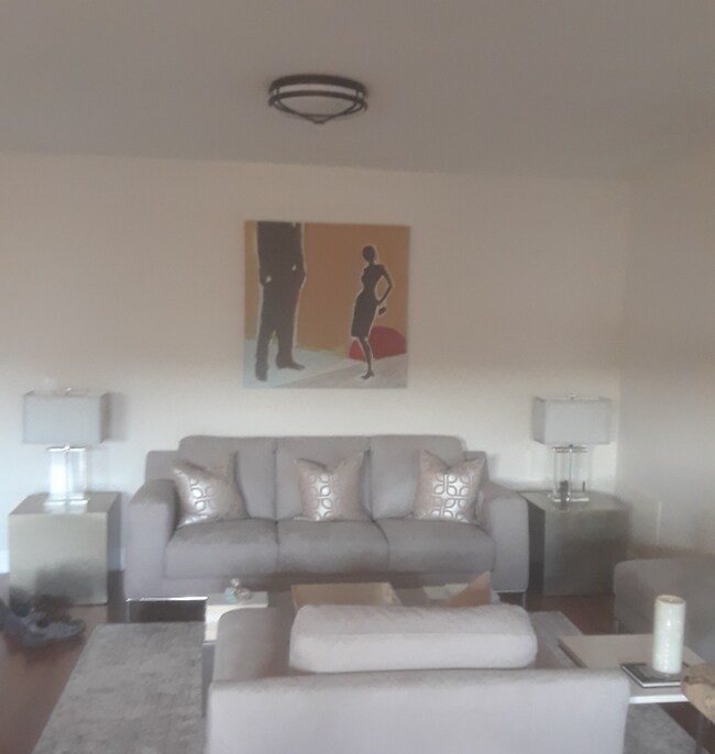 Foto del edificio - 665 Enfield St