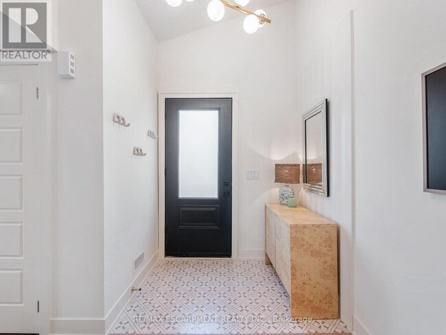 Building Photo - 46 O'Hara Ave