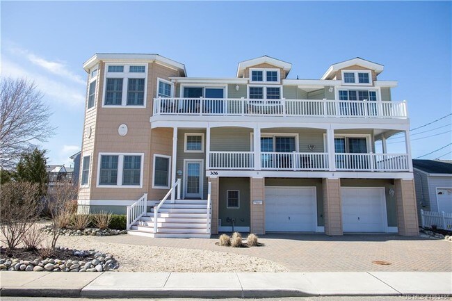 Building Photo - 306 2nd St