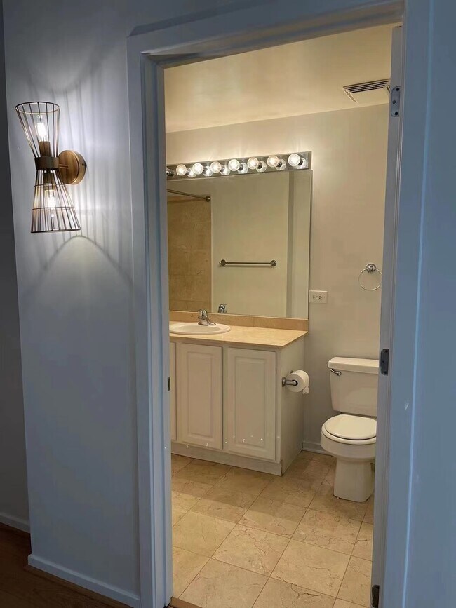 Building Photo - 210 S Desplaines St