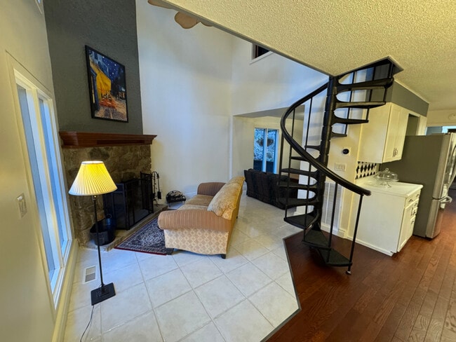 Building Photo - 247 Bruce Rd