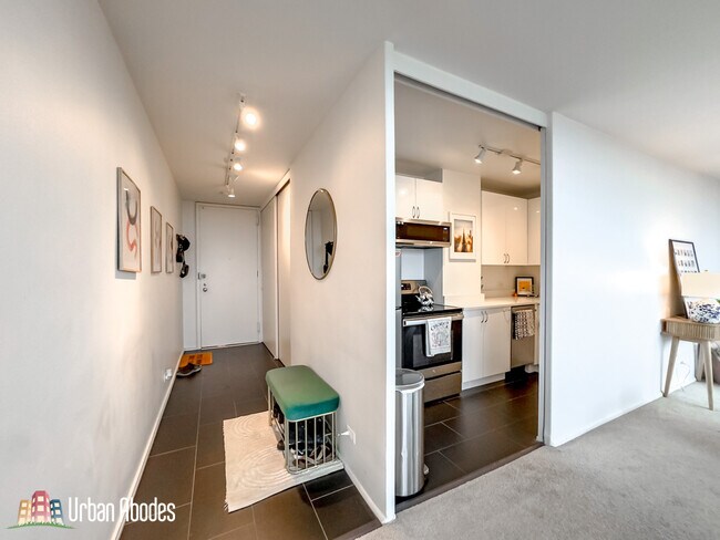 Foto del edificio - 2400 N Lakeview Ave