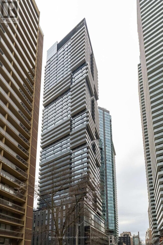 Building Photo - 55 Charles St E