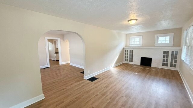 Building Photo - EAST SIDE FULLY RENOVATED 2 BEDROOM BUNGALOW AVAILABLE NOW!
