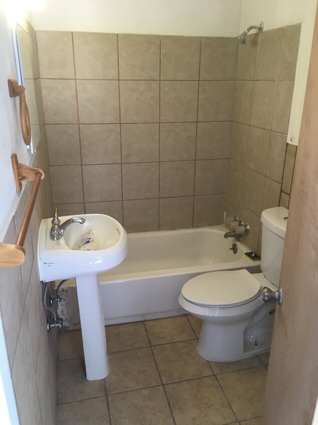 Foto principal - 812 W Texas Ave