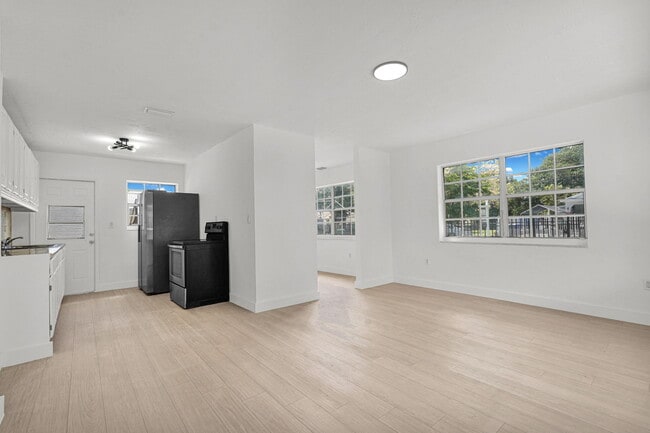 Building Photo - 153 NW 42nd St