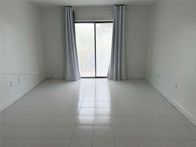 Building Photo - 4301 NW S Tamiami Canal Dr