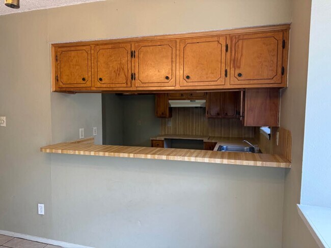 Foto del edificio - 2029 Mynah Ave