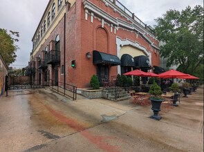 Building Photo - 1715 Summit St
