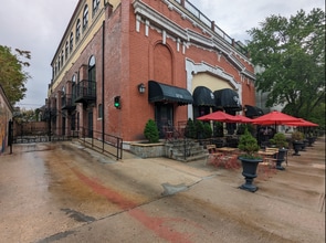 Building Photo - 1715 Summit St