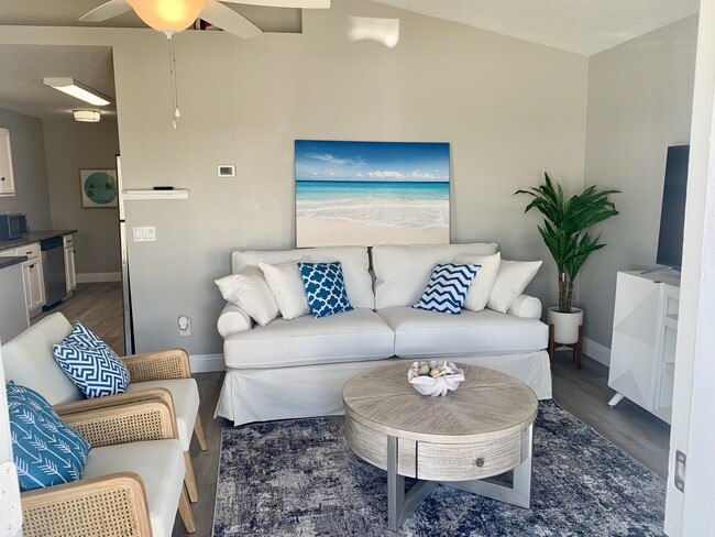 Building Photo - 5711 Beach Dr