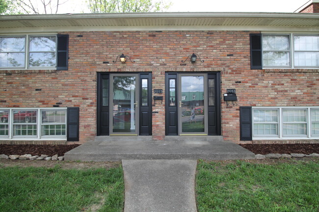 Building Photo - 2015 Garden Springs Dr