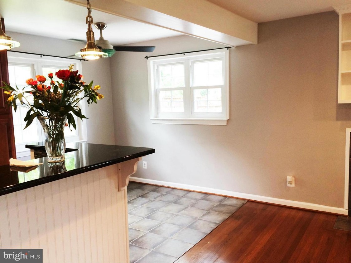 Primary Photo - 3220 Parkwood Terrace