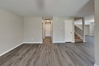 Building Photo - 20203 Stonegrove Ct
