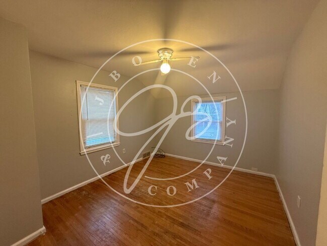 Foto del edificio - 3-Bedroom 1 1/2 Bathroom home in West Toledo with Hardwood Floors!