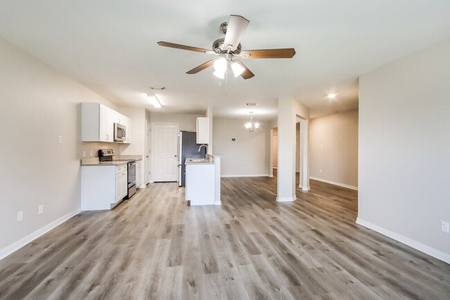 Foto del edificio - 28923 Village Creek Loop