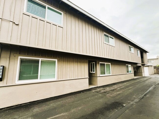 Building Photo - 13811 La Pat Pl