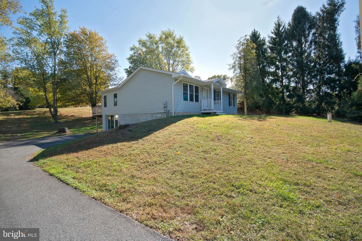 Primary Photo - 2307 Oakmont Rd