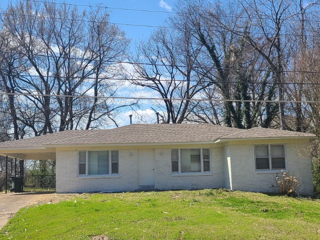 Building Photo - 2823 Baskin St