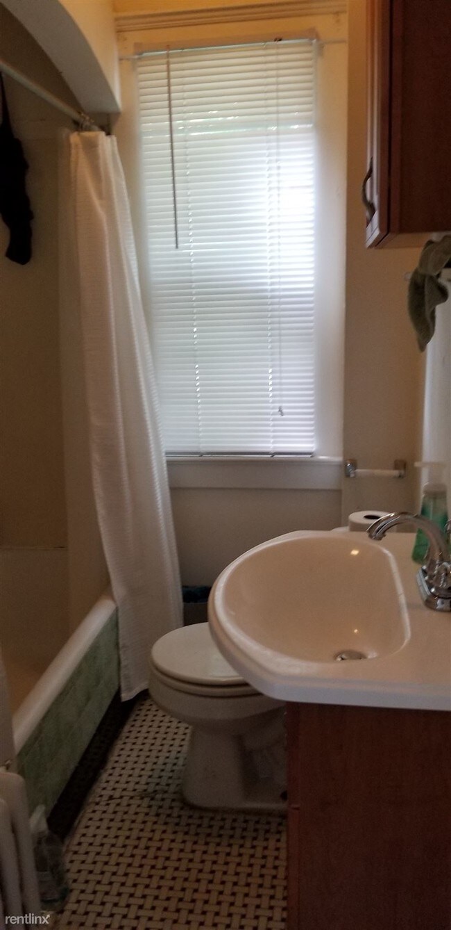 Foto del edificio - 4 br, 1 bath House - 412 E William St