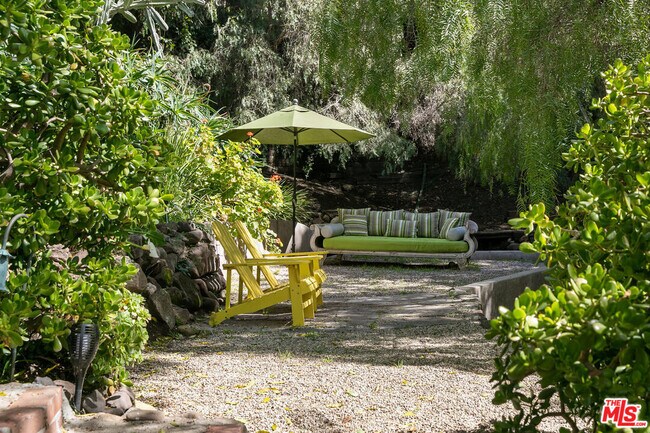 Foto del edificio - 913 Fernwood Pacific Dr