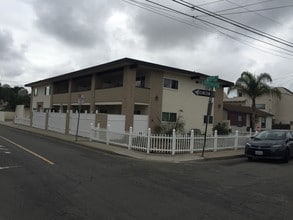 Building Photo - 2422 Huntington Ln