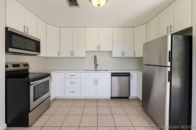 Building Photo - 418 52nd St