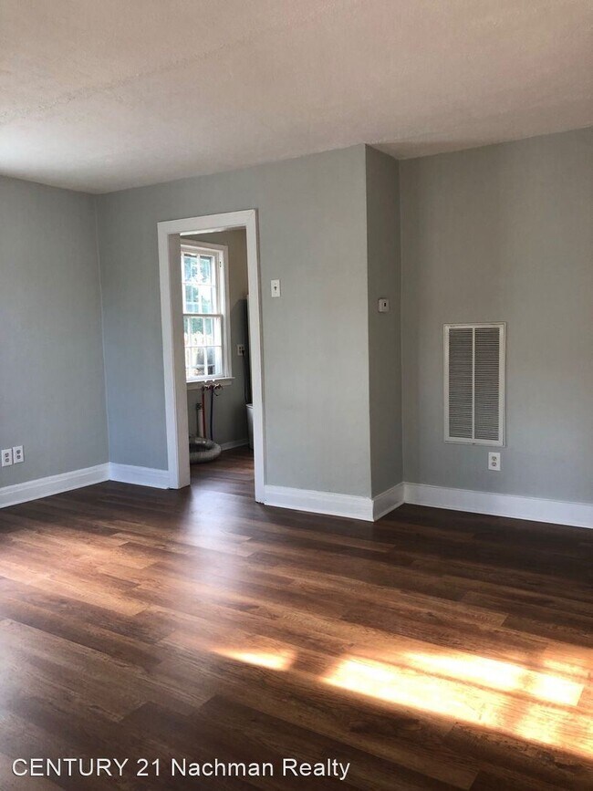 Foto del edificio - 3 br, 1 bath House - 20 W Southampton Avenue