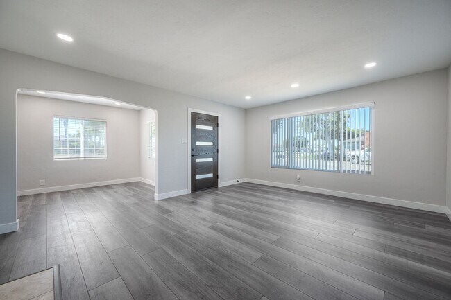 Foto del edificio - 197 Twin Oaks Cir