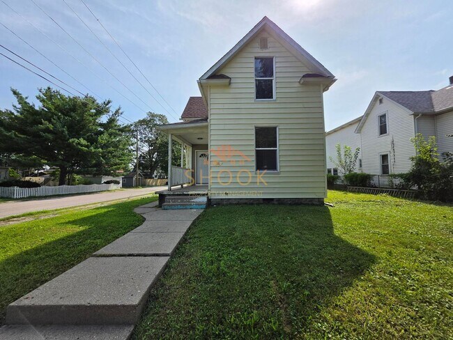 Foto del edificio - **MOVE-IN SPECIAL** Centrally Located and Remodeled 4BR Home