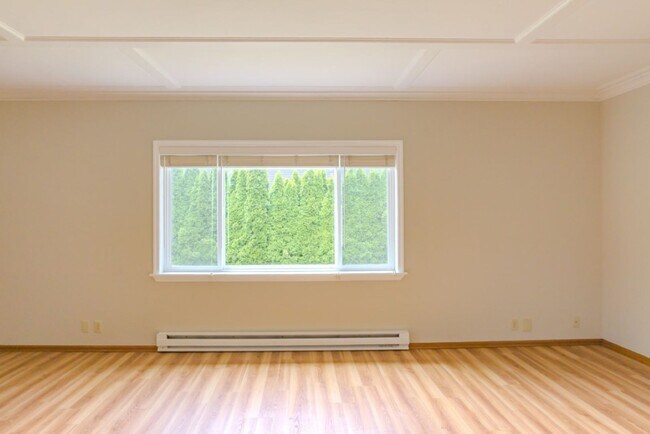 Foto del edificio - Spacious 1 bedroom Maple Leaf Bungalow w/AC!