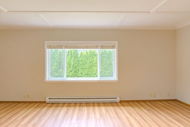 Building Photo - Spacious 1 bedroom Maple Leaf Bungalow w/AC!