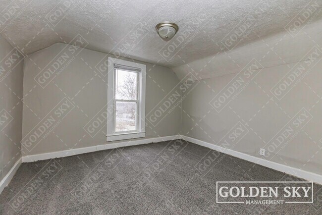 Foto del edificio - 421 W 9th St