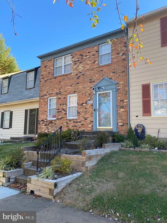 Primary Photo - 8207 Stationhouse Ct